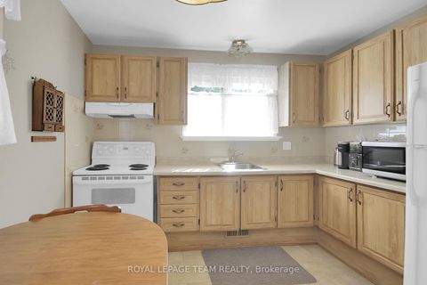 Photo 10 at 962 Dynes Road, Nepean (Carleton Square), Ottawa