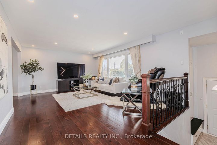 Photo 4 at 7 Kerry Crescent, Nepean (City View/Skyline/Fisher Heights/Parkwood Hills), Ottawa