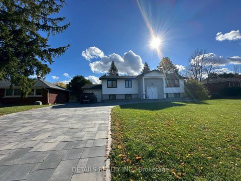 Photo 1 at 7 Kerry Crescent, Nepean (City View/Skyline/Fisher Heights/Parkwood Hills), Ottawa