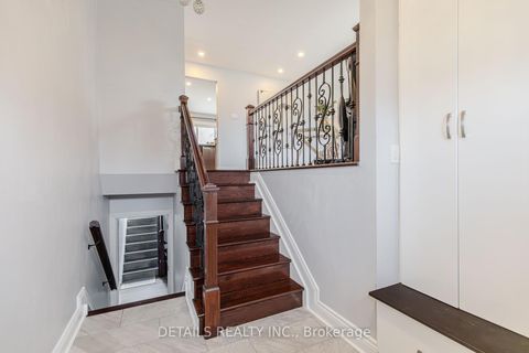 Photo 2 at 7 Kerry Crescent, Nepean (City View/Skyline/Fisher Heights/Parkwood Hills), Ottawa