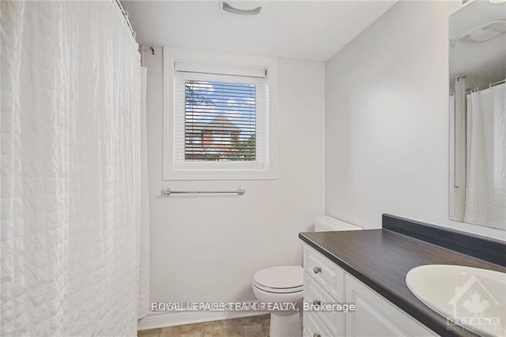 Photo 13 at 2 - 46 Barnstone Drive, Nepean (Barrhaven East), Ottawa