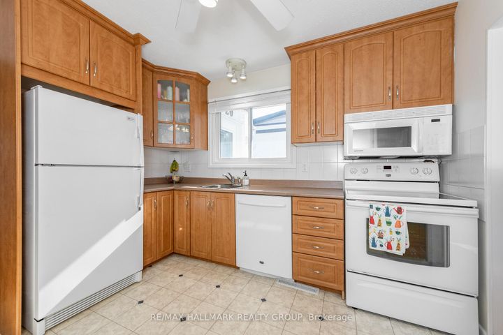 Photo 15 at 20 Mulvagh Avenue, Nepean (Borden Farm/Stewart Farm/Carleton Heights/Parkwood Hills), Ottawa