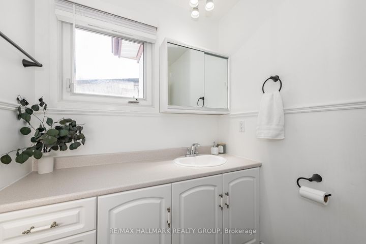 Photo 22 at 20 Mulvagh Avenue, Nepean (Borden Farm/Stewart Farm/Carleton Heights/Parkwood Hills), Ottawa