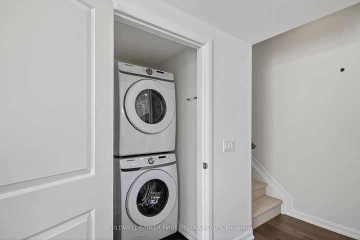 Photo 9 at 77 Cherry Blossom Private, Nepean (Redwood Park), Ottawa