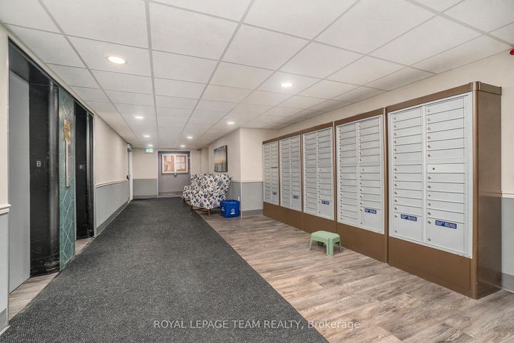 Photo 3 at 705 - 1356 Meadowlands Drive E, Nepean (Borden Farm/Stewart Farm/Carleton Heights/Parkwood Hills), Ottawa