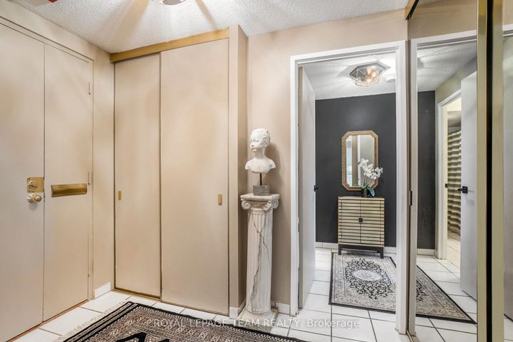 Photo 5 at 705 - 1356 Meadowlands Drive E, Nepean (Borden Farm/Stewart Farm/Carleton Heights/Parkwood Hills), Ottawa