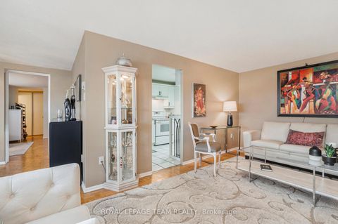 Photo 10 at 705 - 1356 Meadowlands Drive E, Nepean (Borden Farm/Stewart Farm/Carleton Heights/Parkwood Hills), Ottawa