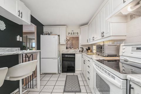 Photo 16 at 705 - 1356 Meadowlands Drive E, Nepean (Borden Farm/Stewart Farm/Carleton Heights/Parkwood Hills), Ottawa