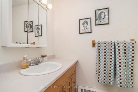 Photo 17 at 705 - 1356 Meadowlands Drive E, Nepean (Borden Farm/Stewart Farm/Carleton Heights/Parkwood Hills), Ottawa