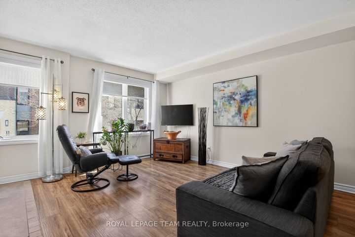 Photo 4 at 130A Lindenshade Drive, Nepean (Strandherd), Ottawa