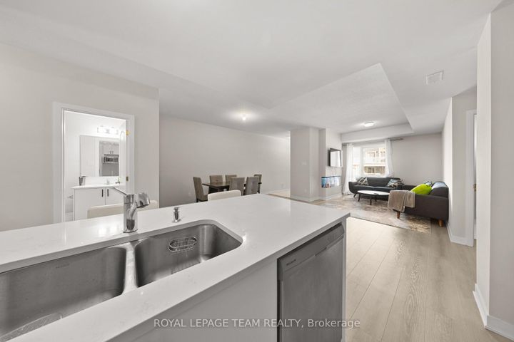 Photo 10 at 314 Lillian Freiman Private, Nepean (Half Moon Bay), Ottawa
