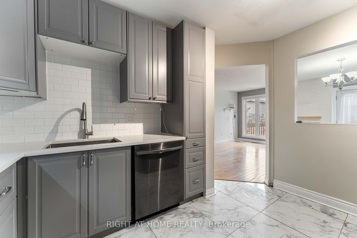 Photo 9 at 70 Halley Street, Nepean (Heritage Park), Ottawa