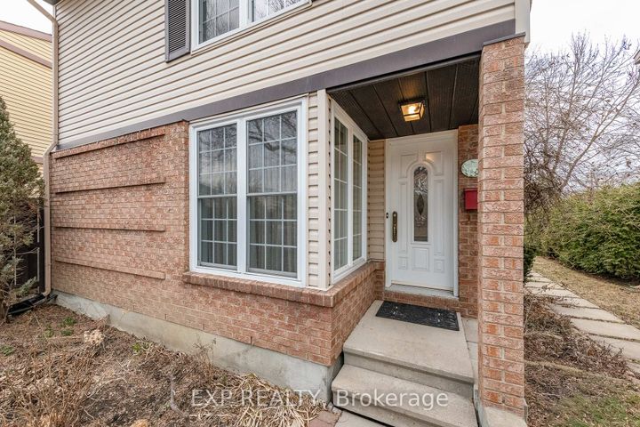 Photo 2 at 1337 Ambridge Way, Nepean (Carleton Heights), Ottawa