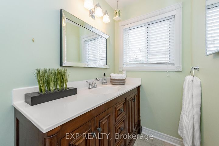 Photo 4 at 1337 Ambridge Way, Nepean (Carleton Heights), Ottawa