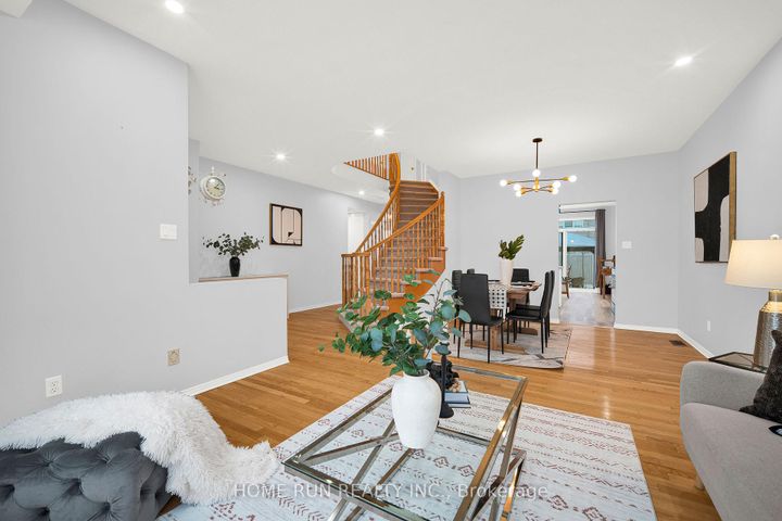 Photo 6 at 10 Pavona Street, Nepean (Barrhaven East), Ottawa