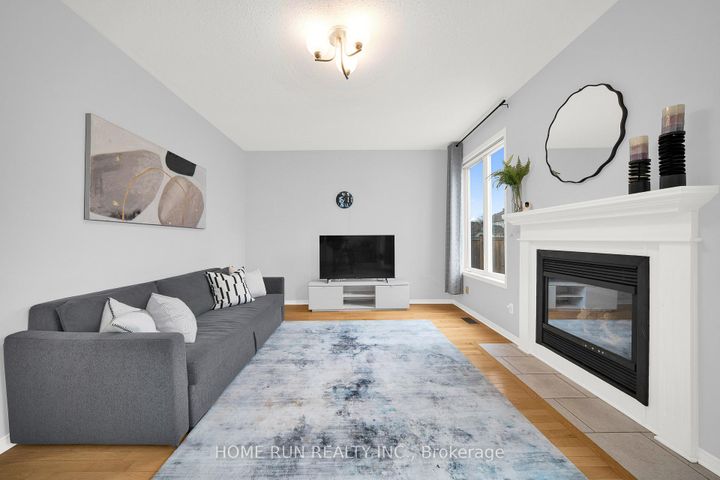 Photo 13 at 10 Pavona Street, Nepean (Barrhaven East), Ottawa