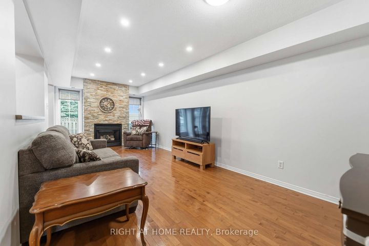 Photo 4 at 52 Fieldberry Private, Nepean (Stonebridge), Ottawa