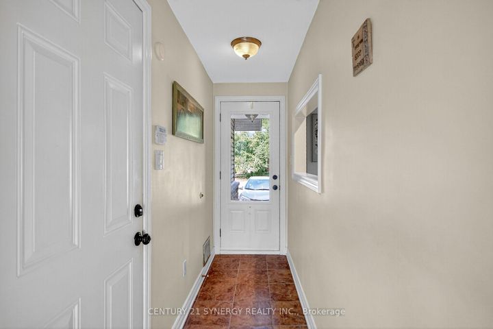 Photo 3 at 61 Fieldgate Drive, Nepean (Knollsbrook), Ottawa