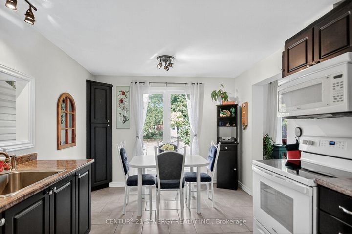 Photo 8 at 61 Fieldgate Drive, Nepean (Knollsbrook), Ottawa