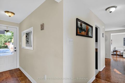 Photo 4 at 61 Fieldgate Drive, Nepean (Knollsbrook), Ottawa