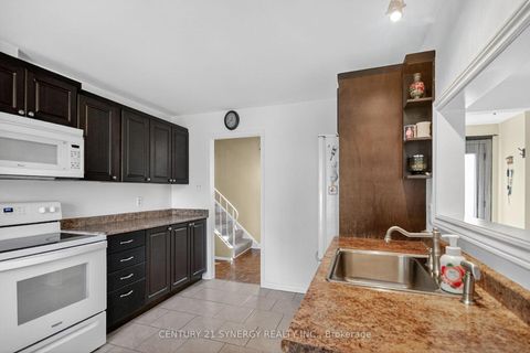 Photo 5 at 61 Fieldgate Drive, Nepean (Knollsbrook), Ottawa