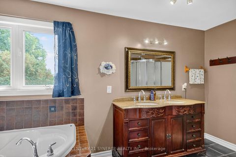 Photo 15 at 61 Fieldgate Drive, Nepean (Knollsbrook), Ottawa