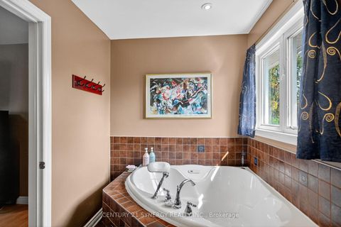 Photo 17 at 61 Fieldgate Drive, Nepean (Knollsbrook), Ottawa