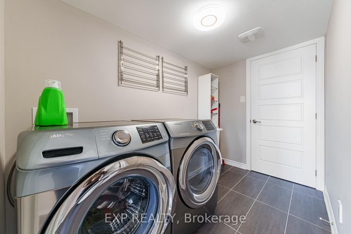 Photo 5 at 523 Ensatina Crescent, Nepean (Half Moon Bay), Ottawa