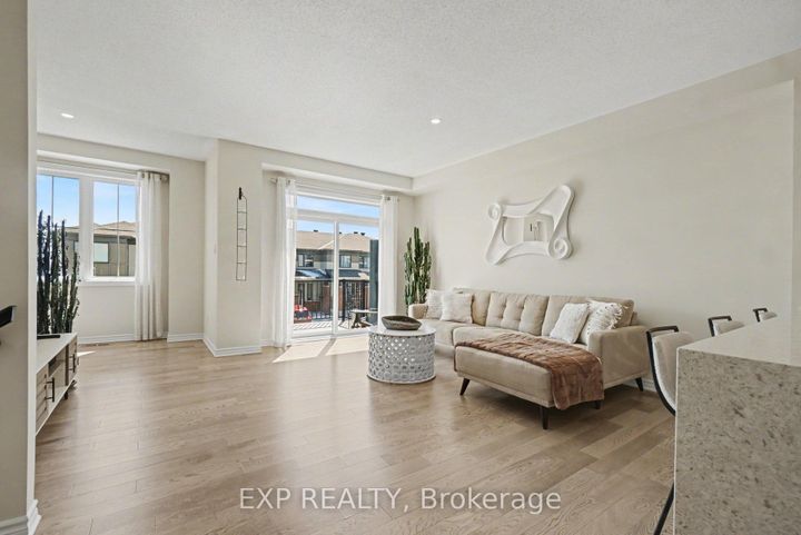 Photo 4 at 520 Rye Grass Way, Nepean (Half Moon Bay), Ottawa