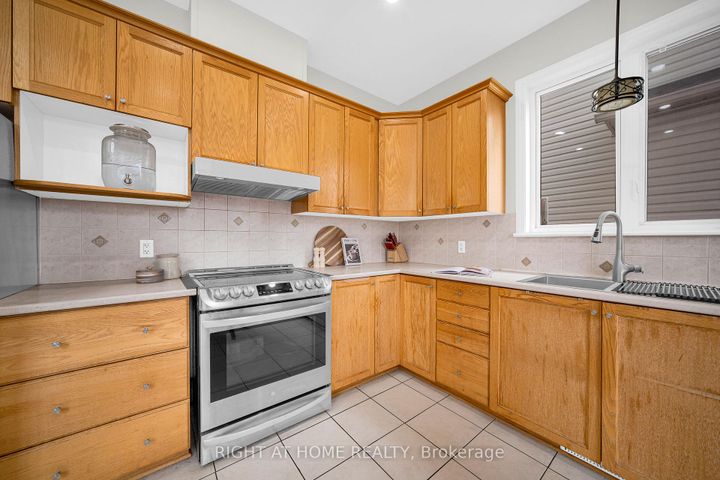 Photo 15 at 27 Knowlton Drive, Nepean (Barrhaven East), Ottawa