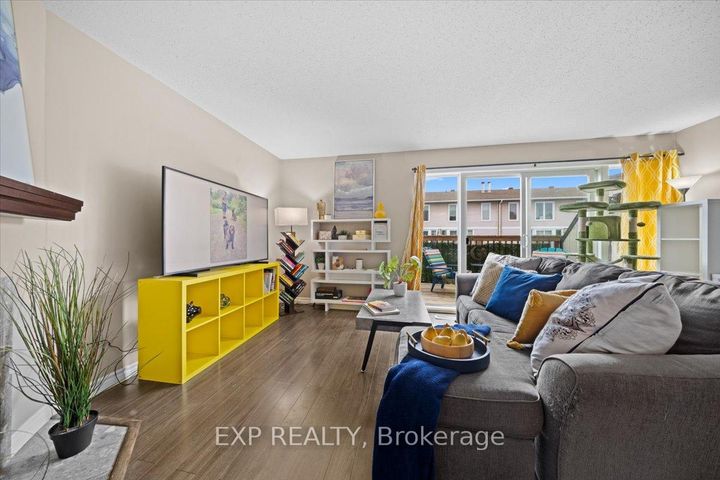 Photo 6 at D - 284 Dalehurst Drive, Nepean (Tanglewood), Ottawa