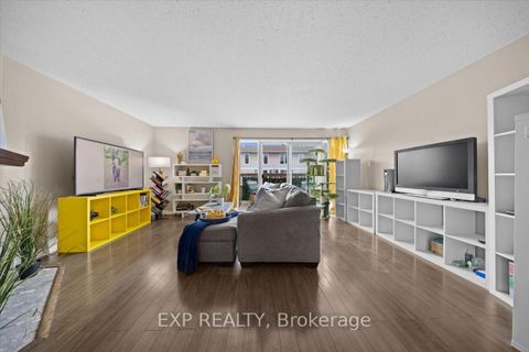 Photo 5 at D - 284 Dalehurst Drive, Nepean (Tanglewood), Ottawa