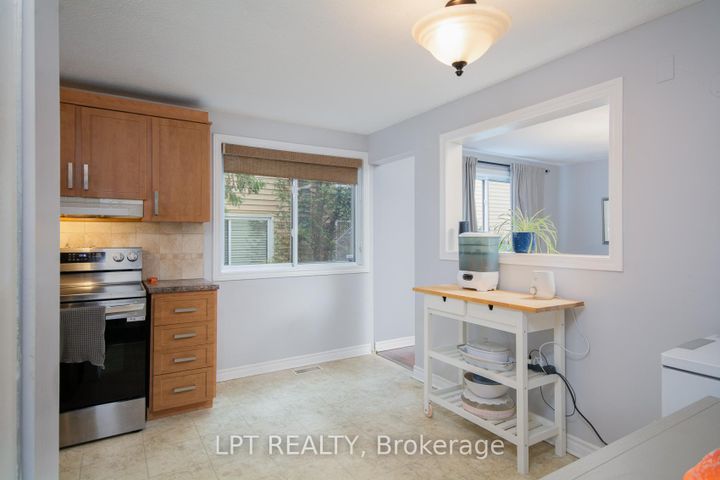 Photo 4 at 7 Fable Street, Nepean (Pheasant Run), Ottawa