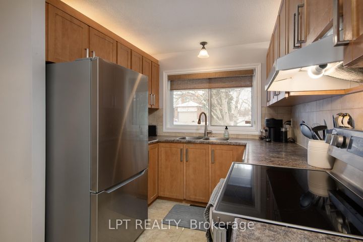 Photo 7 at 7 Fable Street, Nepean (Pheasant Run), Ottawa