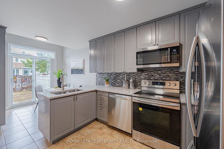 Photo 9 at 21 QUEENSBURY Drive, Nepean (Longfields), Ottawa