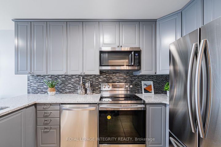 Photo 11 at 21 QUEENSBURY Drive, Nepean (Longfields), Ottawa