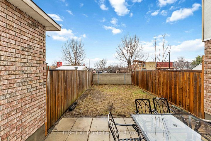 Photo 11 at 17 Locheland Crescent, Nepean (Barrhaven East), Ottawa