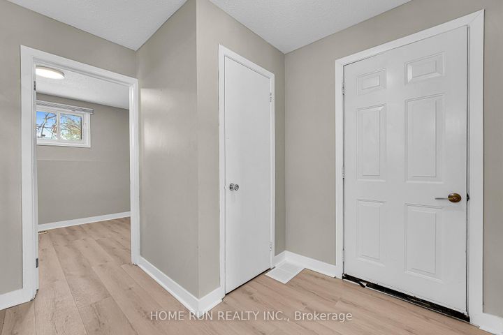 Photo 4 at 1259 Meadowlands Drive E, Nepean (City View/Skyline/Fisher Heights/Parkwood Hills), Ottawa