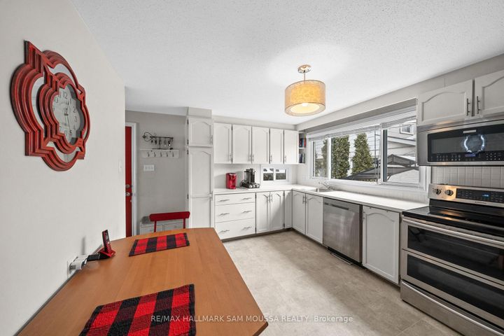 Photo 12 at 46 Seymour Avenue, Nepean (Borden Farm/Stewart Farm/Carleton Heights/Parkwood Hills), Ottawa