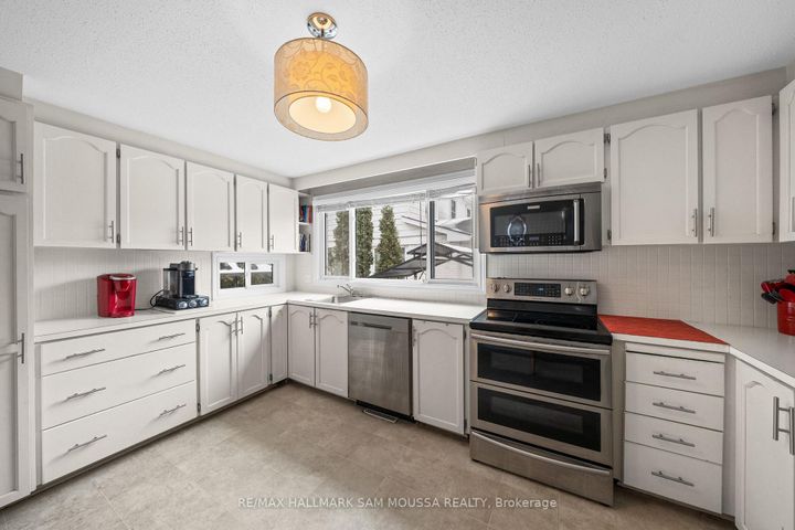 Photo 13 at 46 Seymour Avenue, Nepean (Borden Farm/Stewart Farm/Carleton Heights/Parkwood Hills), Ottawa