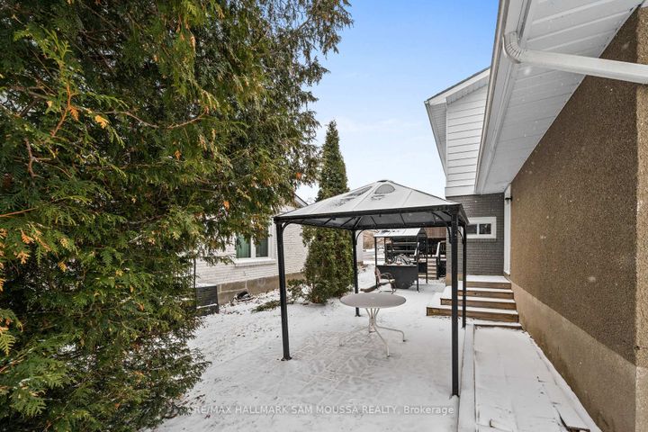 Photo 37 at 46 Seymour Avenue, Nepean (Borden Farm/Stewart Farm/Carleton Heights/Parkwood Hills), Ottawa