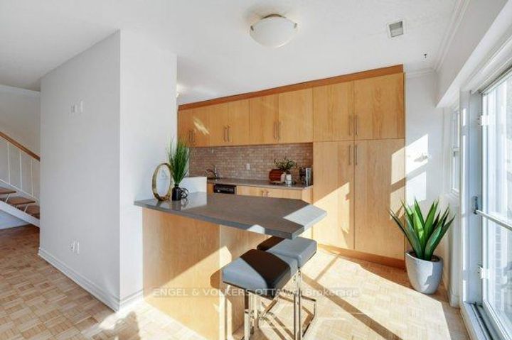 Photo 13 at 216 - 12 Corkstown Road, Nepean (Lakeview Park), Ottawa