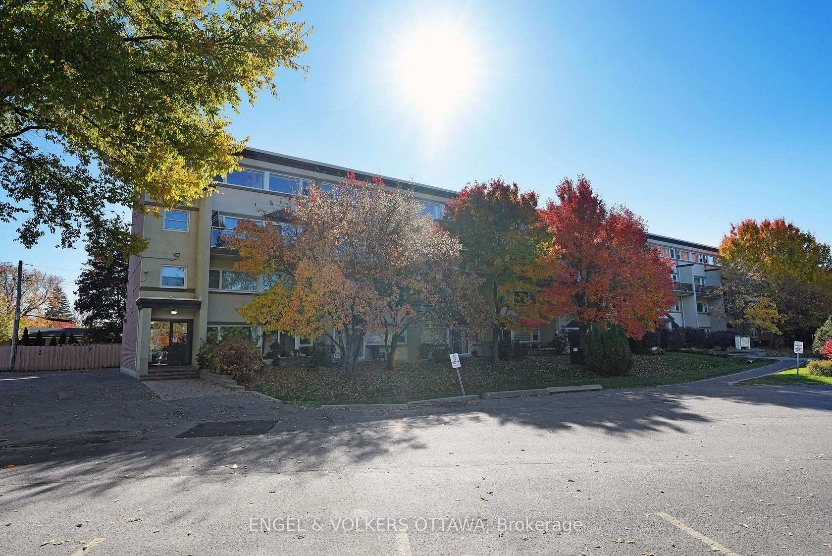 216 - 12 Corkstown Road, Nepean (Lakeview Park), Ottawa 