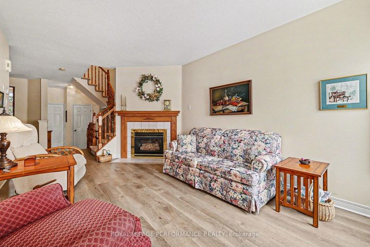 Photo 4 at 214 Windhurst Drive, Nepean (Barrhaven East), Ottawa