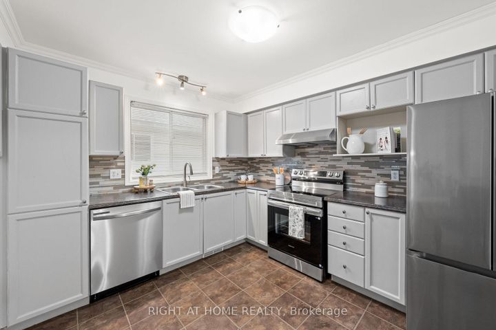 Photo 11 at 35 MONTANA Way, Nepean (Longfields), Ottawa