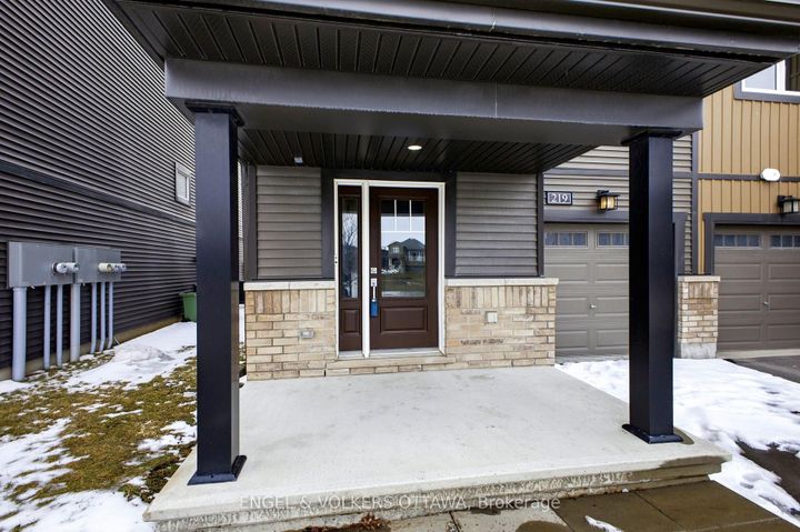 Photo 2 at 219 Liebe Terrace, Nepean (Heritage Park), Ottawa