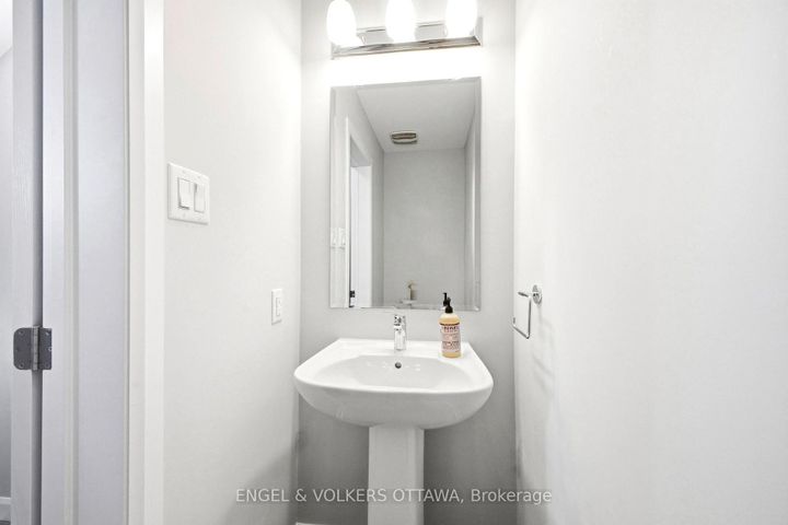 Photo 4 at 219 Liebe Terrace, Nepean (Heritage Park), Ottawa