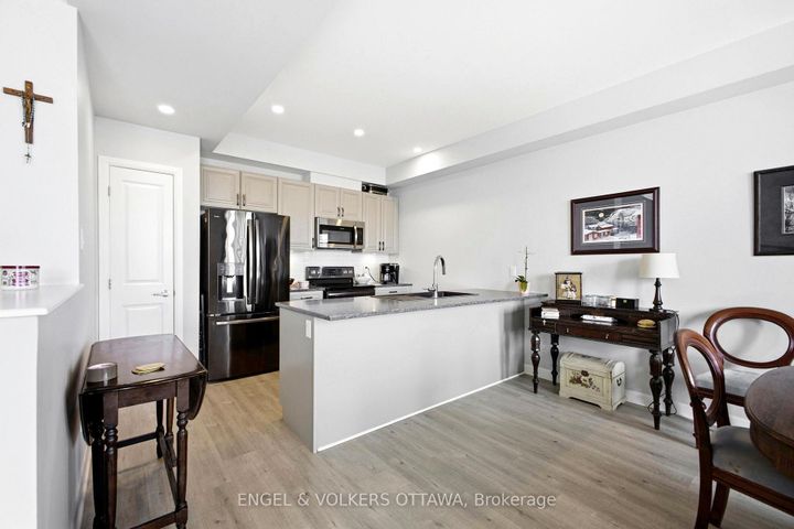 Photo 6 at 219 Liebe Terrace, Nepean (Heritage Park), Ottawa