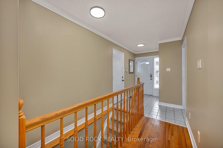 Photo 3 at 2 Newborough Crescent, Nepean (Barrhaven East), Ottawa