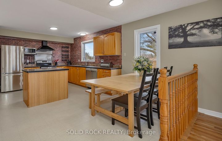 Photo 5 at 2 Newborough Crescent, Nepean (Barrhaven East), Ottawa